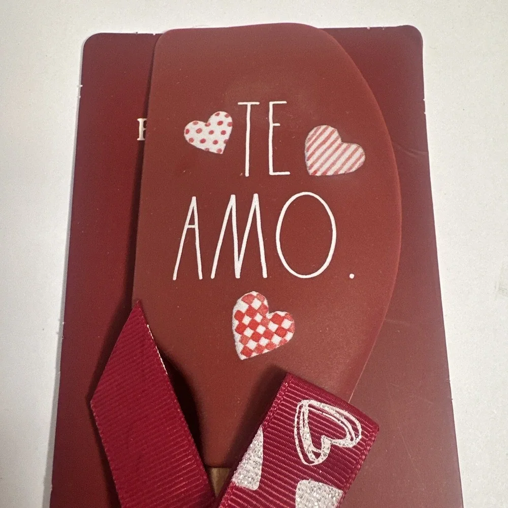 NWT  Rae Dunn Red Silicone Valentines Day Spatula Cookie Cutter Set Te Amo